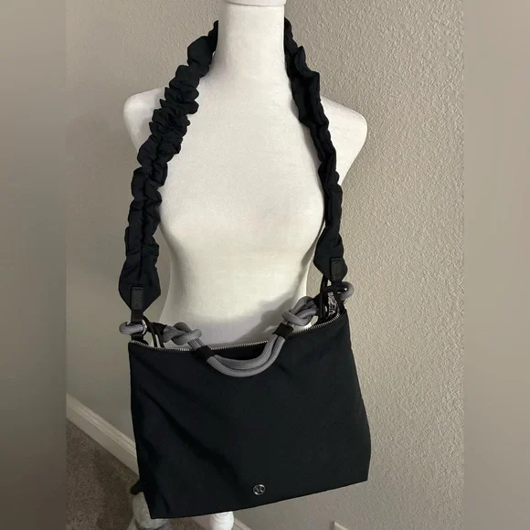 Lululemon Convertible Crossbody- Black - Picture 7 of 11